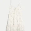 Asymmetrisk minikjole i chiffon