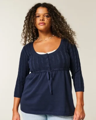 Babydoll-genser med kabelstrikk