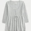 Babydoll-genser med kabelstrikk