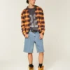 Baggy broderte logo-denimshorts