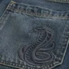 Baggy denimshorts med slangegrafikk