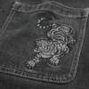 Baggy denimshorts med tigermotiv