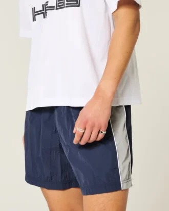 Baggy fotballshorts til midt på låret