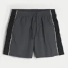 Baggy fotballshorts til midt på låret
