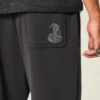 Baggy joggebukse med slangegrafikk