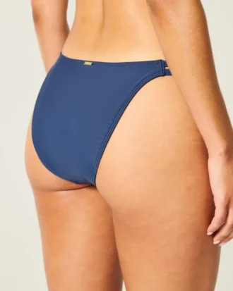 Bikinibukse med doble stropper og perledetaljer