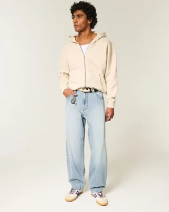 Broderte, lysevaskede skaterbaggyjeans