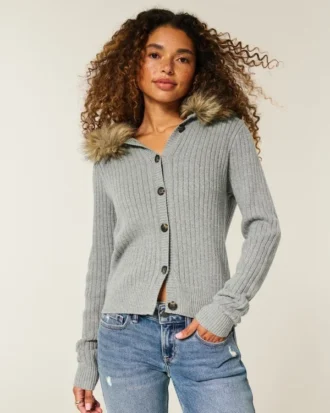 Cardigan med hette og fuskepels
