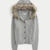 Cardigan med hette og fuskepels