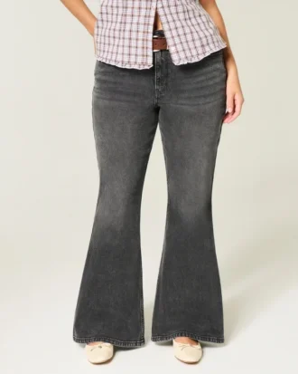 Curvy høyhalset vasket svart flare-jeans