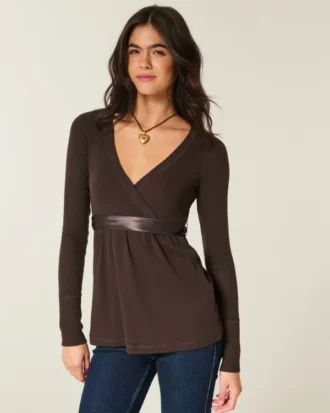 Enkel langermet babydoll-top med krysset front