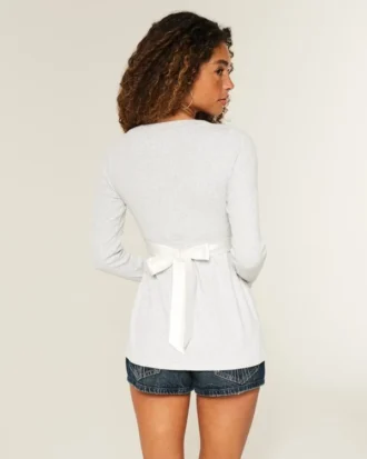 Enkel langermet babydoll-top med krysset front