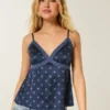 Enkel sateng-camisole med blonder