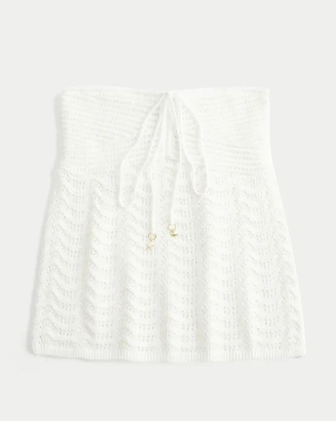Enkel stroppeløs babydoll-top i heklet stil