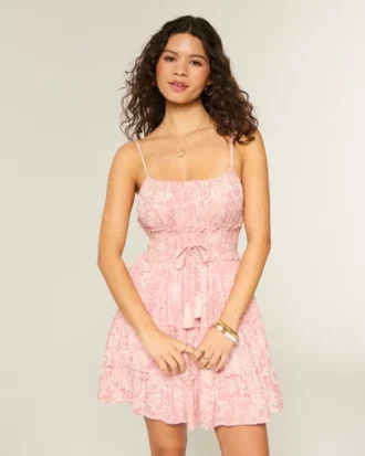 Glitrende smocked minikjole