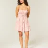 Glitrende smocked minikjole