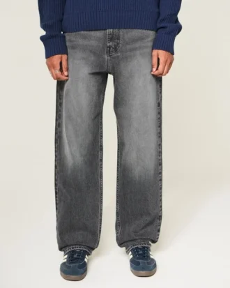 Grå baggy jeans med hjertegrafikk