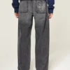 Grå baggy jeans med hjertegrafikk