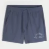Grafiske aktive shorts til midt på låret