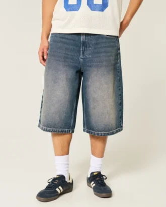 Halvbukser i mediumvasket denim