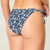 Heklet stil med bånd på siden Cheeky bikinibukse