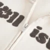 Hettegenser med glidelås og chenille-logo