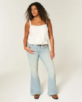 Høy midje, lys vask, stjerneformet lomme, flare-jeans