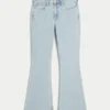 Høy midje, lysvasket flare-jeans med brodert hjerte