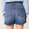 Høy midje, middels mørk vask, avslappede denimshorts 5″