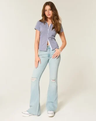 Høy midje, revne, lysevaskede flare-jeans