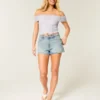 Høy midje, slitt, lysvasket A-linje denimshorts