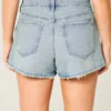 Høy midje, slitt, lysvasket A-linje denimshorts