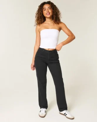 Høybuksede, svarte, rette jeans