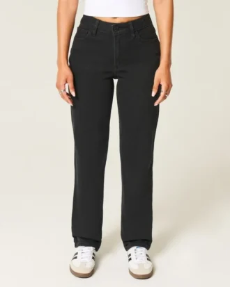 Høybuksede, svarte, rette jeans