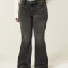 Høybuksede, vasket, svarte flare-jeans