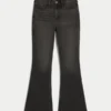 Høybuksede, vasket, svarte flare-jeans