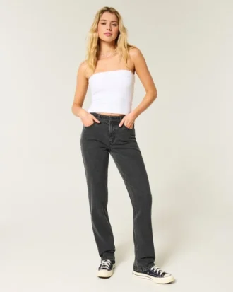 Høyt sittende, vasket, svart, rett jeans