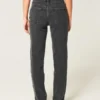 Høyt sittende, vasket, svart, rett jeans