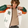 Jakke i imitert skinn med grafikk fra University of Miami Hurricanes