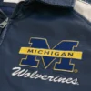 Jakke i imitert skinn med grafikk fra University of Michigan Wolverines