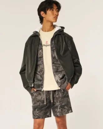 Kamuflasjefleece-shorts over kneet