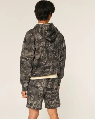 Kamuflasjefleece-shorts over kneet