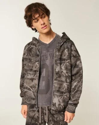 Kasseformet termofôret camouflage-hettegenser med glidelås