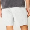 Kjølig fleece-shorts til midt på låret