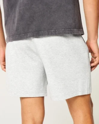 Kjølig fleece-shorts til midt på låret