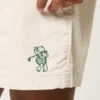 Kjølig golfshorts som går over kneet