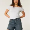 Kurvede, høye, mørkvaskede, avslappede denimshorts 5″