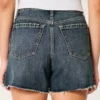 Kurvede, høye, mørkvaskede, avslappede denimshorts 5″
