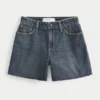 Kurvede, høye, mørkvaskede, avslappede denimshorts 5″