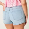 Kurvede shorts med lav midje, lys vask og blomsterbroderi